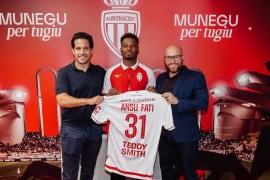 رينس وبيير ساج يقران بخطأهما بعد النتائج المفاجئة في مباراة موناكو، مما يسلط الضوء على تحديات الفريق والتزامهما بتحسين الأداء.