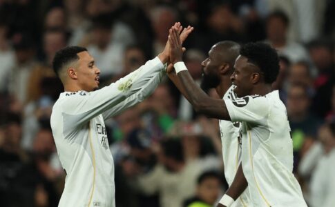 لويس إنريكي يخطط لتحقيق أداء مميز ومبهر في مواجهة موناكو، مع التركيز على استراتيجيات اللعب والتكتيكات لتعزيز فرص فريقه في الفوز.