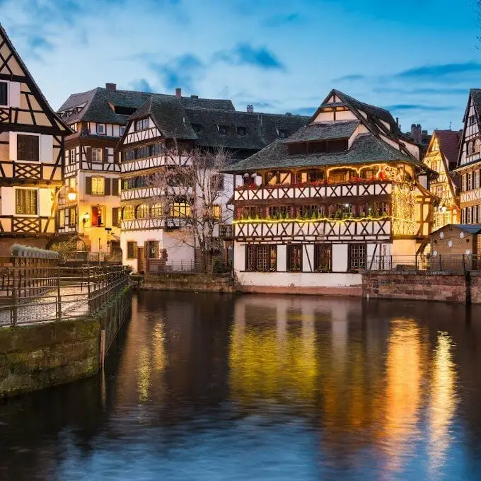 مرسيليا يعاني من هزيمة قاسية أمام ستراسبورغ في مباراة مثيرة، تعرف على تفاصيل اللقاء وأهداف المباراة.