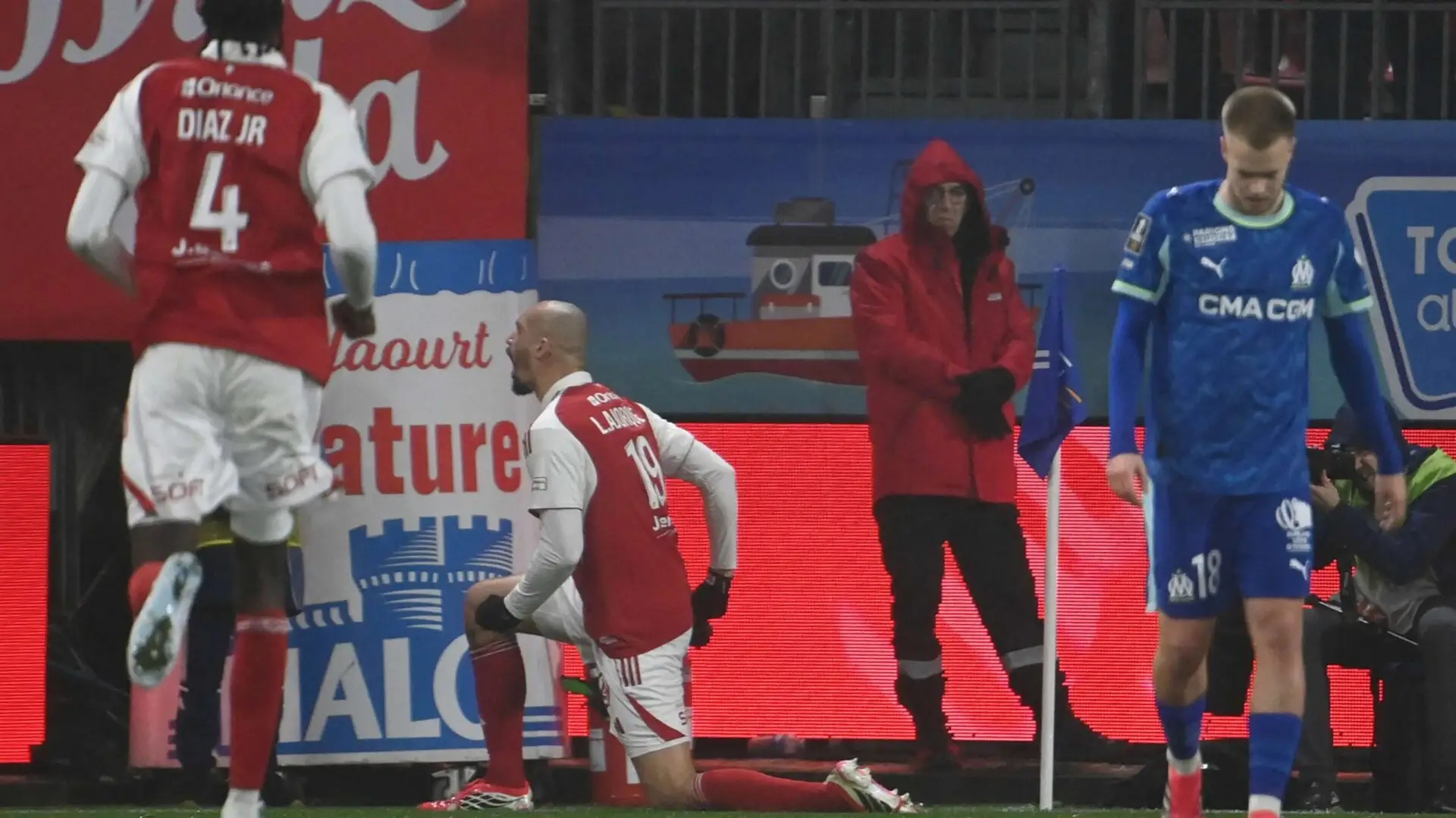 اكتشف سبب تصنيف نادي ستاد بريست كالأكثر تلوثًا في الدوري الفرنسي وأثر ذلك على أداء الفريق والبيئة المحيطة.